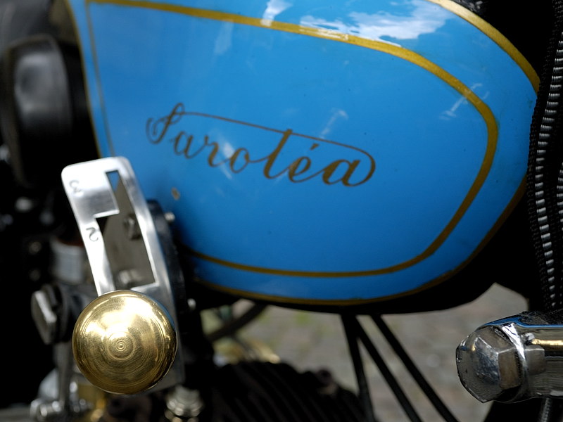 moped04